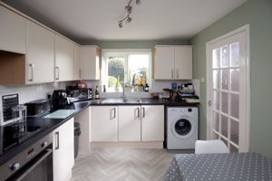 Kitchen Breakfast Room - click for photo gallery